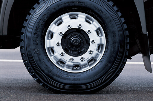 Lốp và vành xe xe bồn chở khí LPG 28.5 khối HD360